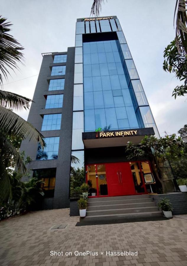 The Park Infinity Hotel Surat Eksteriør billede