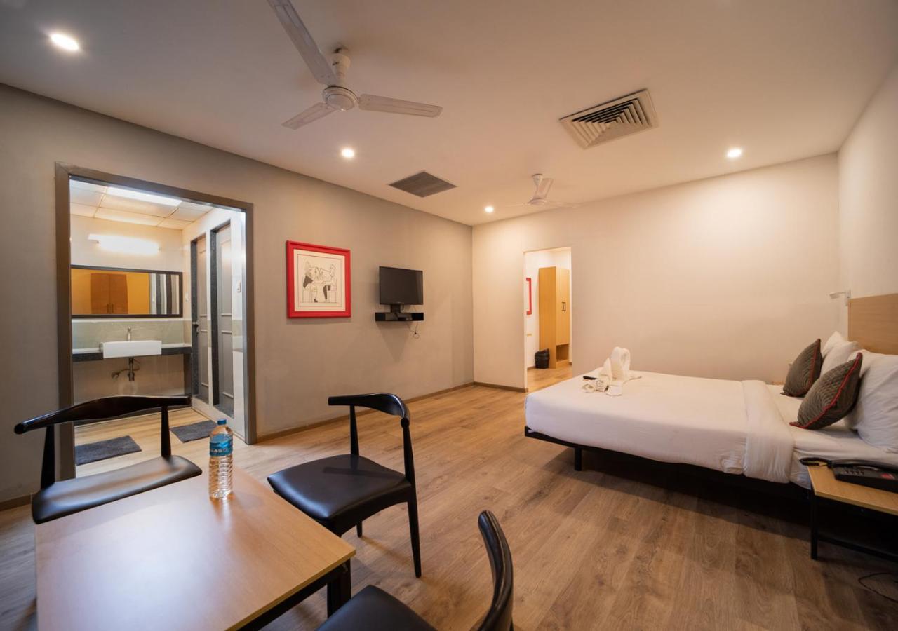 The Park Infinity Hotel Surat Eksteriør billede